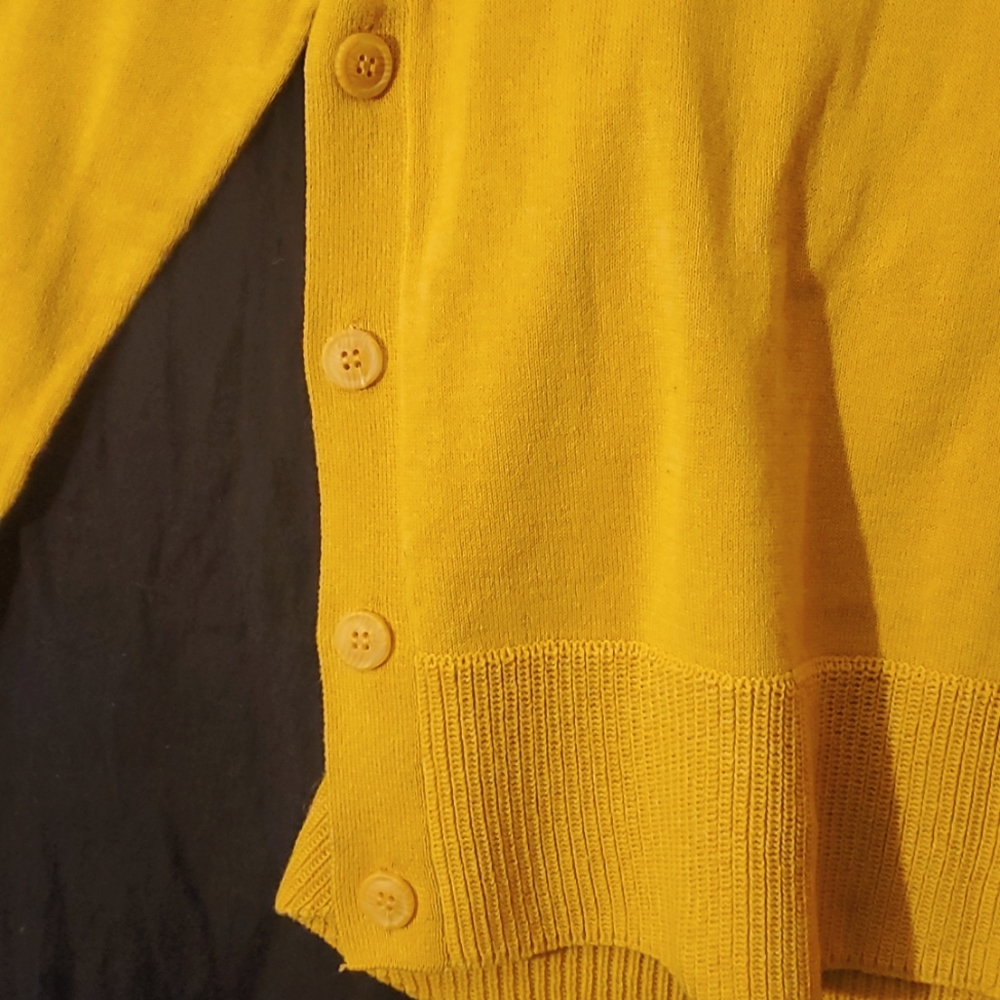 NWOT 💛 Tahari Sweater - Picture 4 of 10